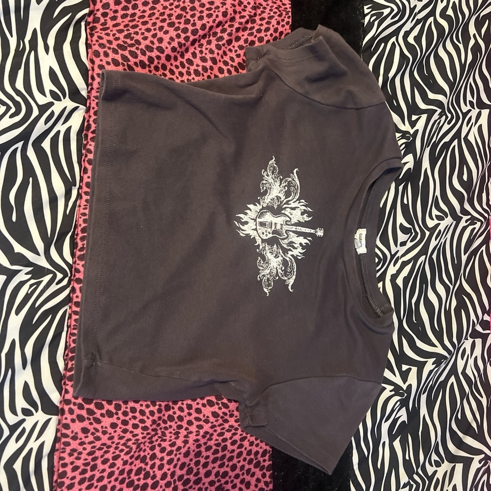 Grey cropped Garage graphic tee!🖤